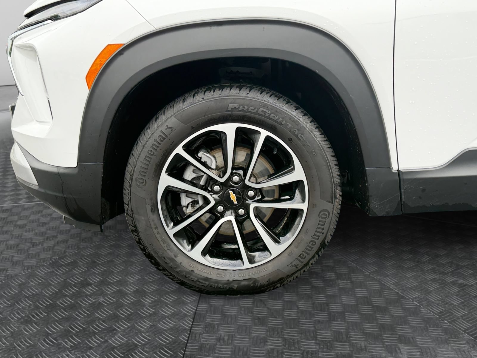 Used 2025 Chevrolet TrailBlazer LT AWD/4WD image 16