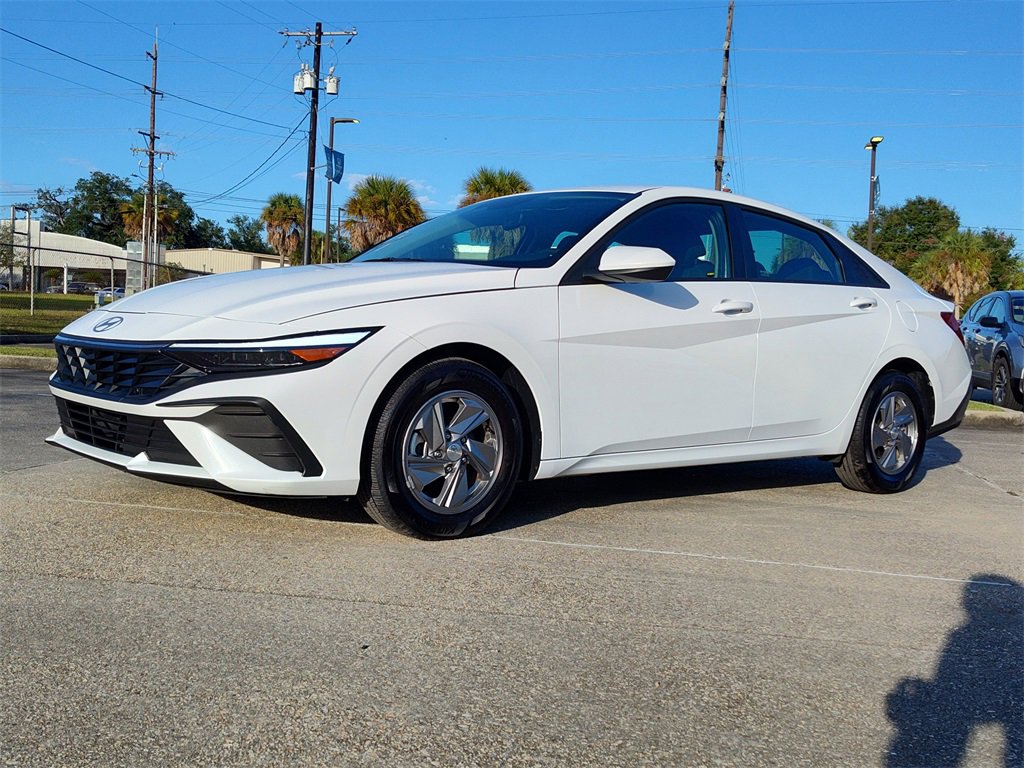 Used 2025 Hyundai Elantra SE