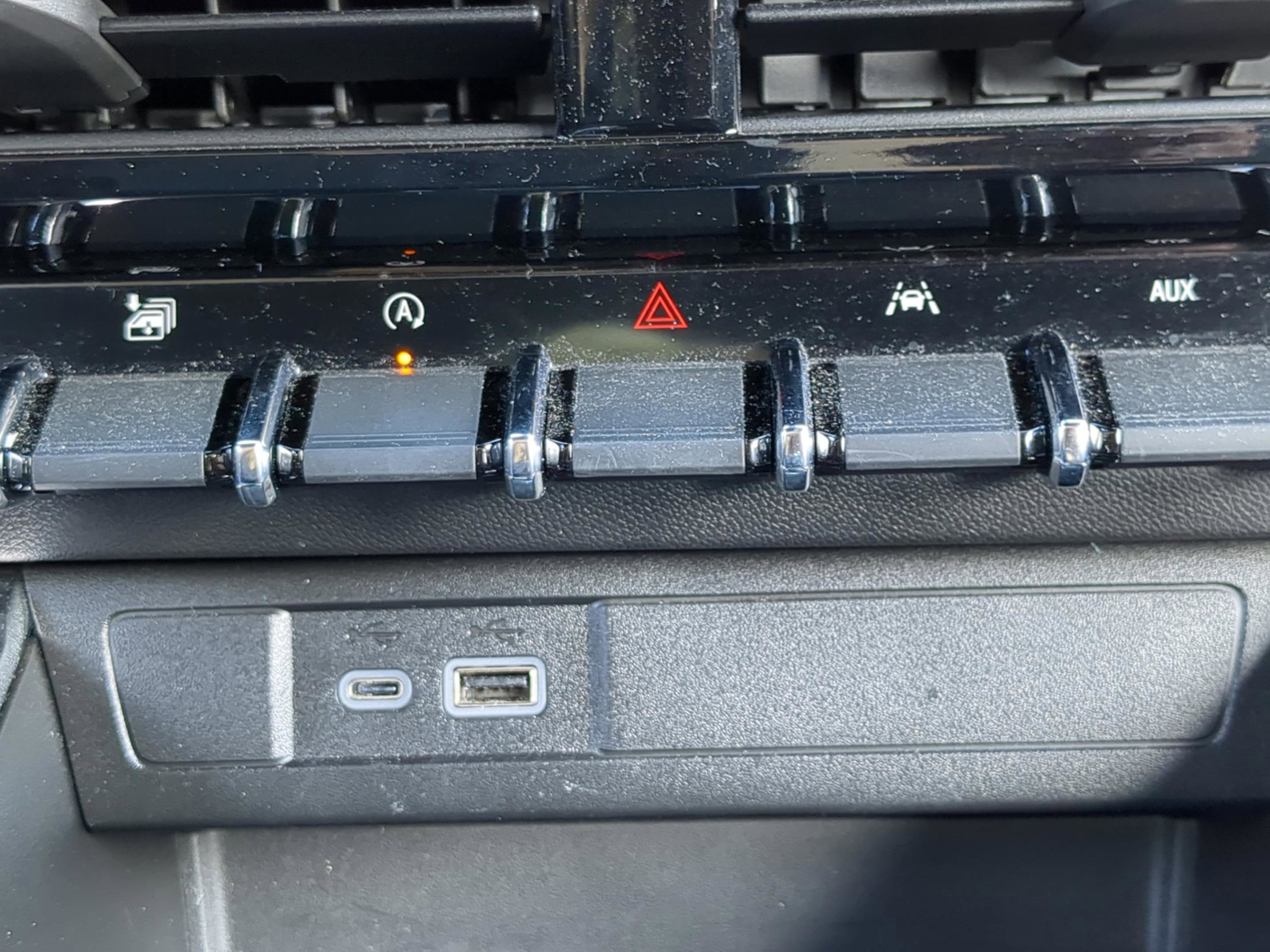 Used 2024 GMC Canyon Denali AWD/4WD image 6