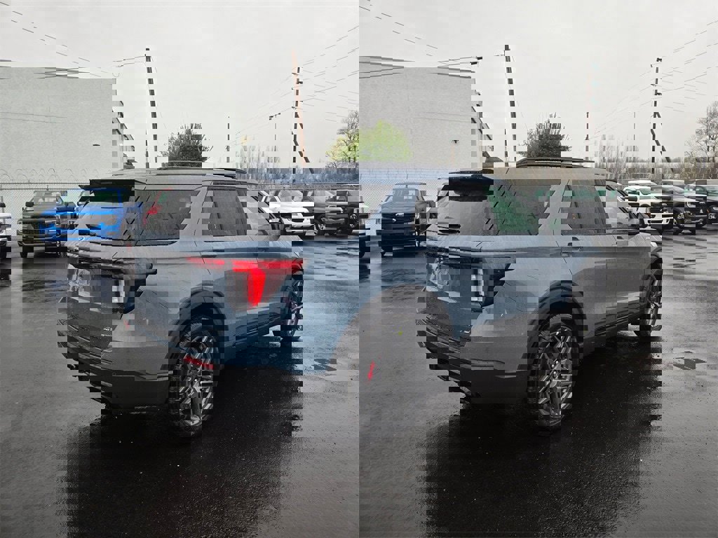 New 2026 Ford Explorer ST-Line w/ ST-Line Street Pack image 5