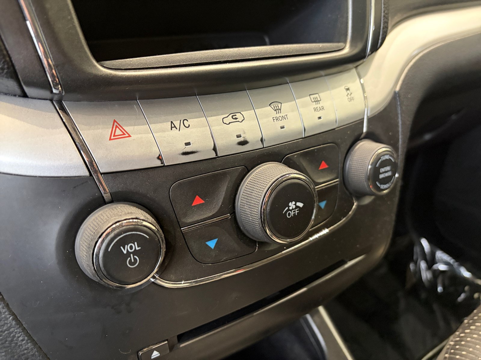 Used 2018 Dodge Journey SE w/ Connectivity Group FWD image 28