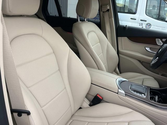 Used 2021 Mercedes-Benz GLC 300 4MATIC image 27