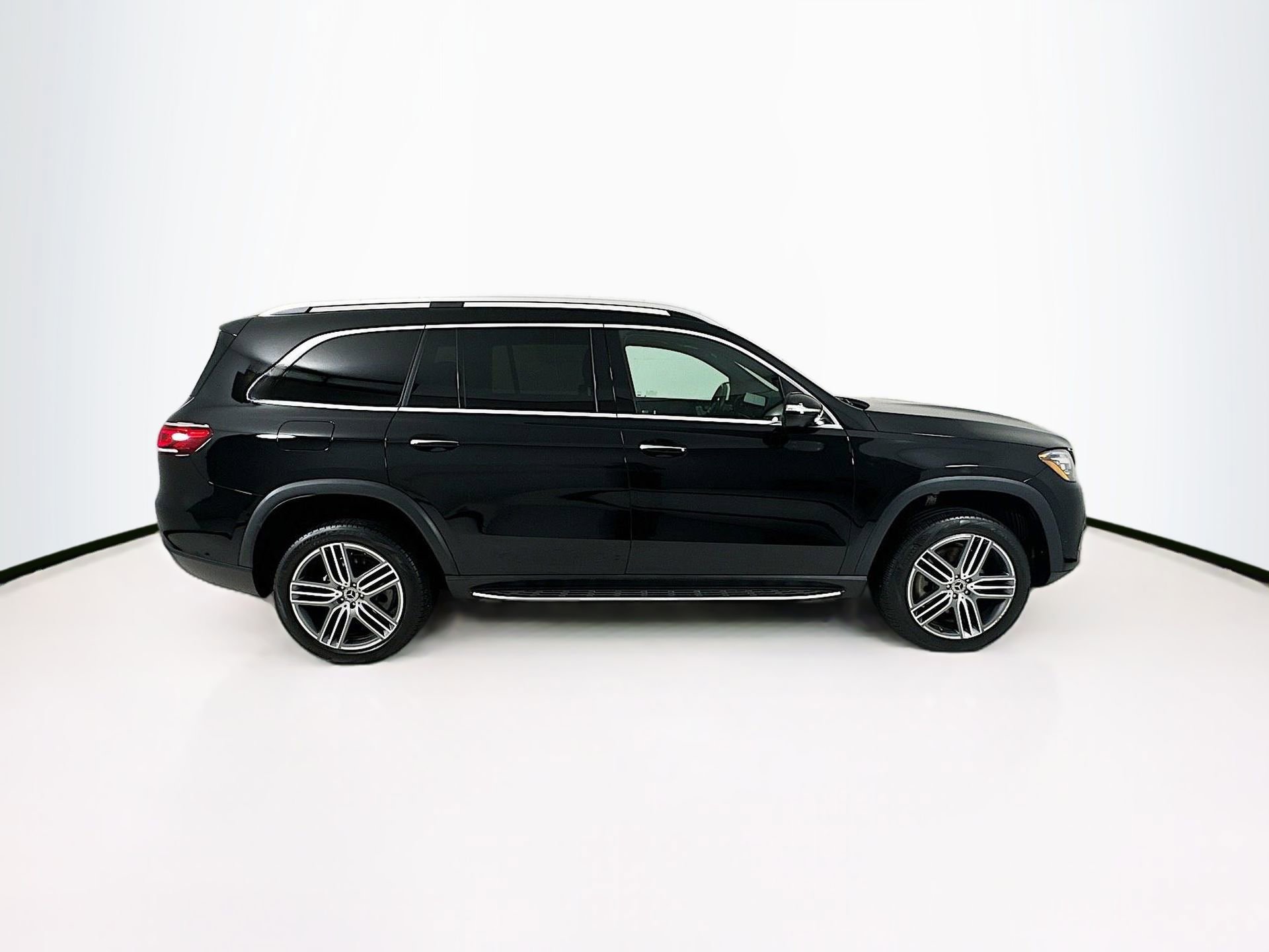 Used 2023 Mercedes-Benz GLS 450 4MATIC image 9