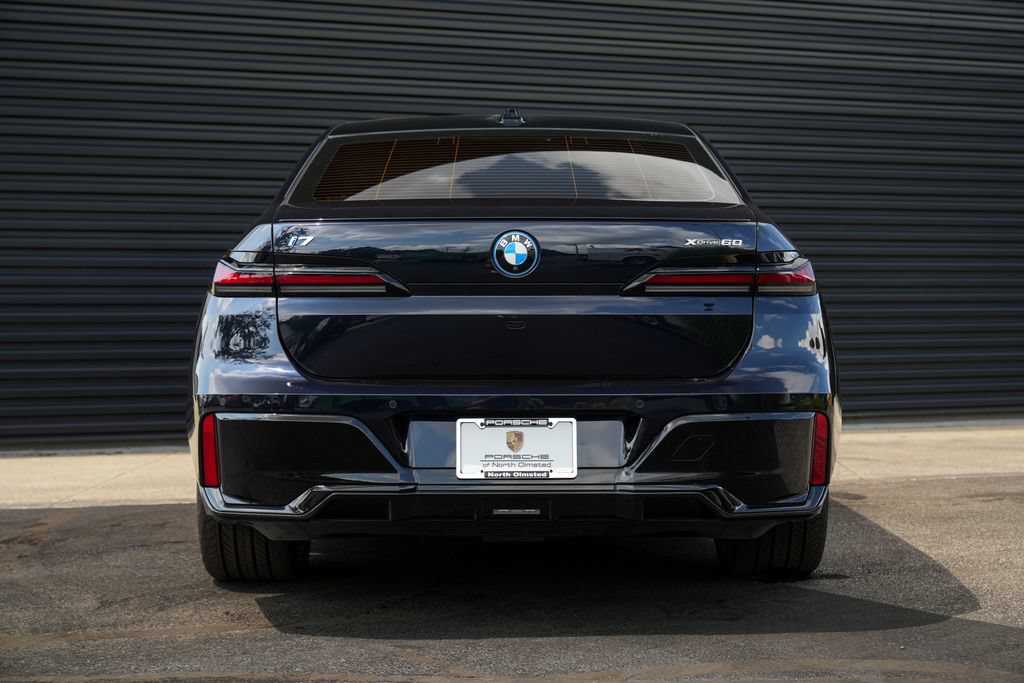 Used 2025 BMW i7 xDrive60 AWD/4WD image 14
