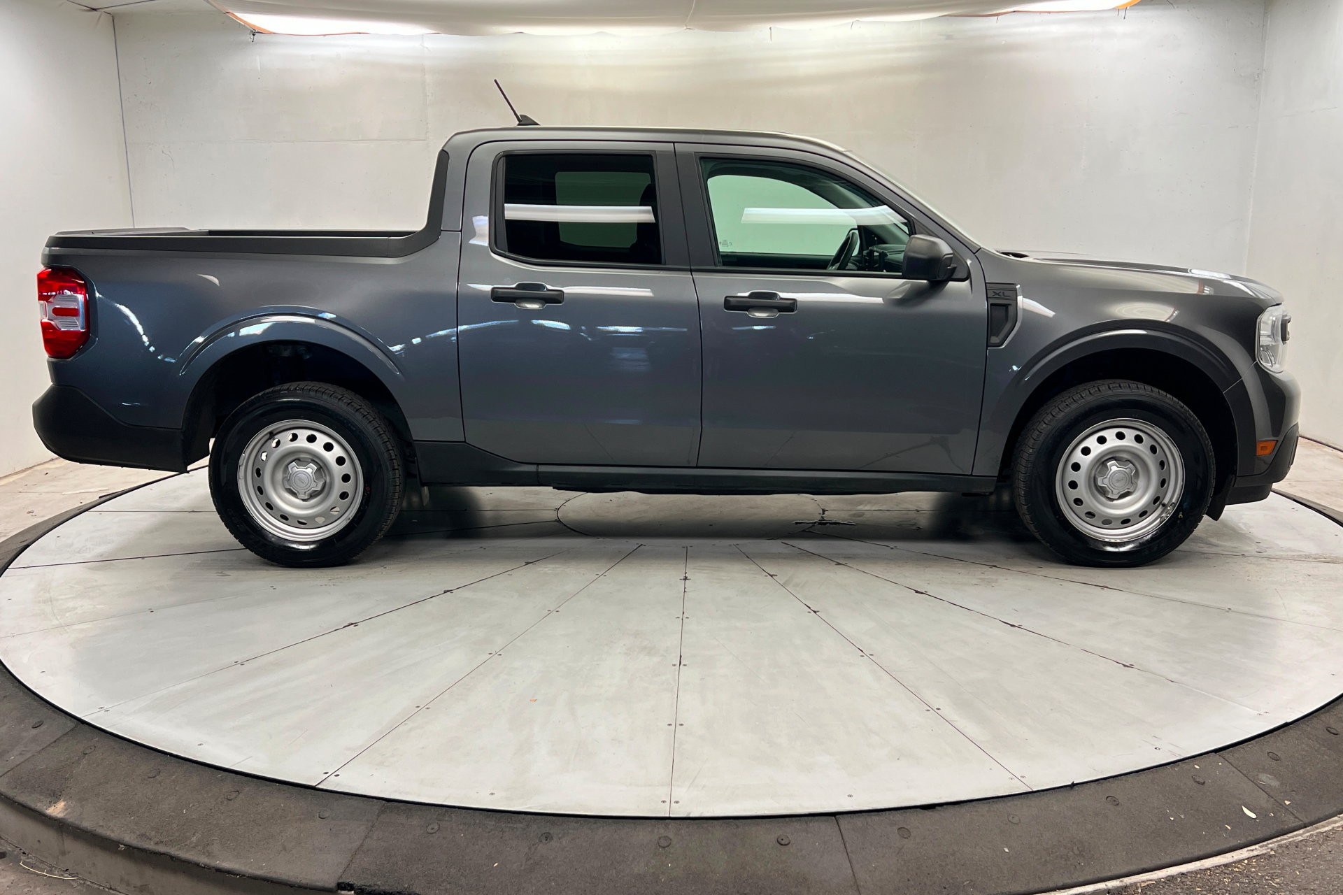 Used 2023 Ford Maverick XL FWD image 6