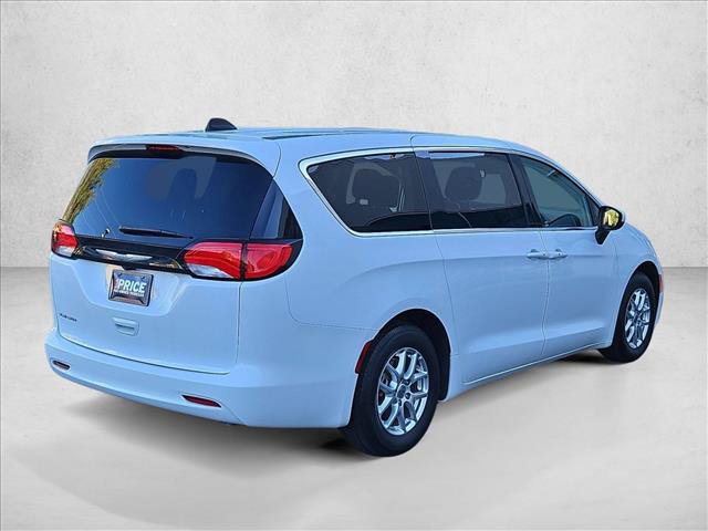 Used 2023 Chrysler Voyager LX FWD image 5