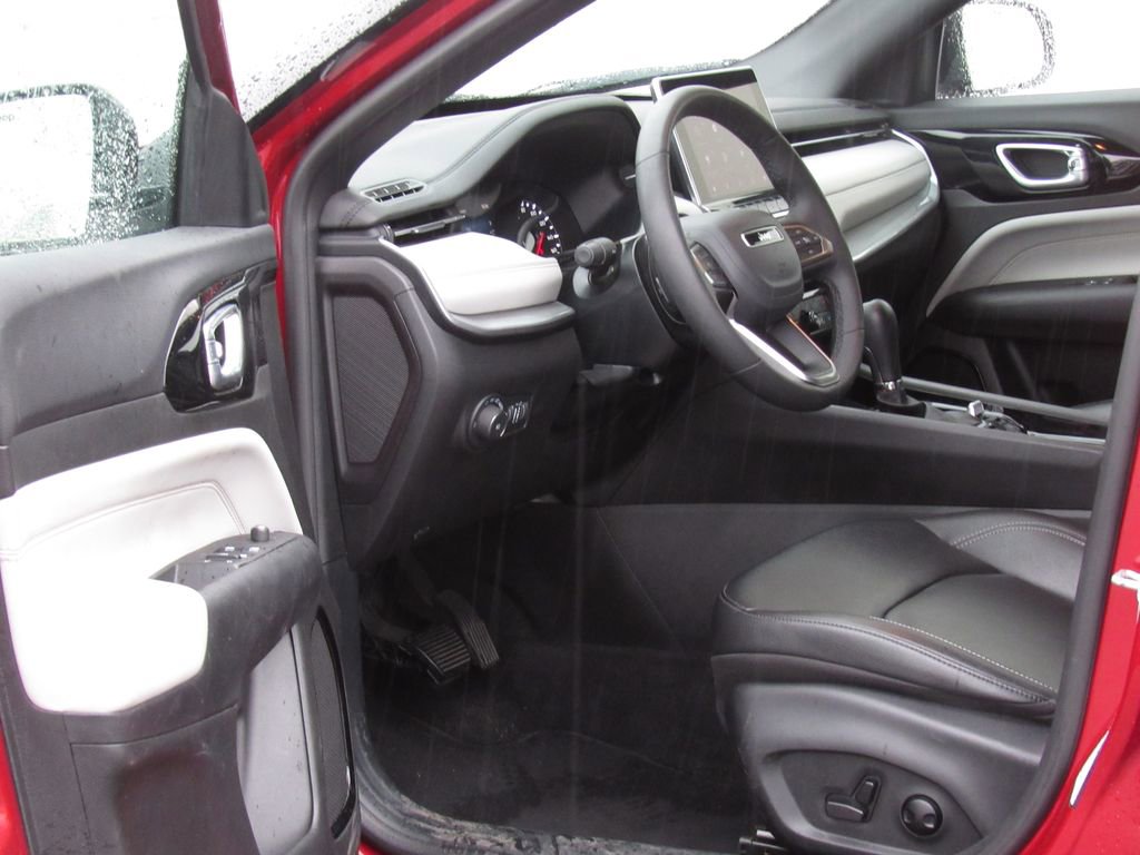 Used 2025 Jeep Compass Limited AWD/4WD image 10
