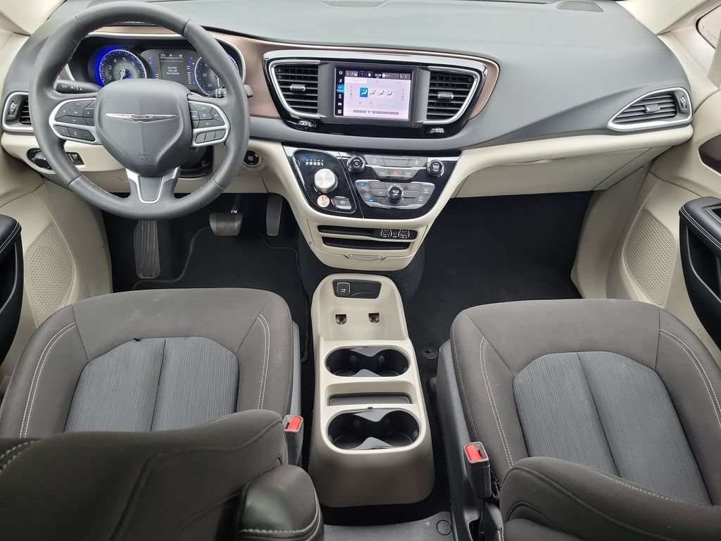Used 2023 Chrysler Voyager LX FWD image 11