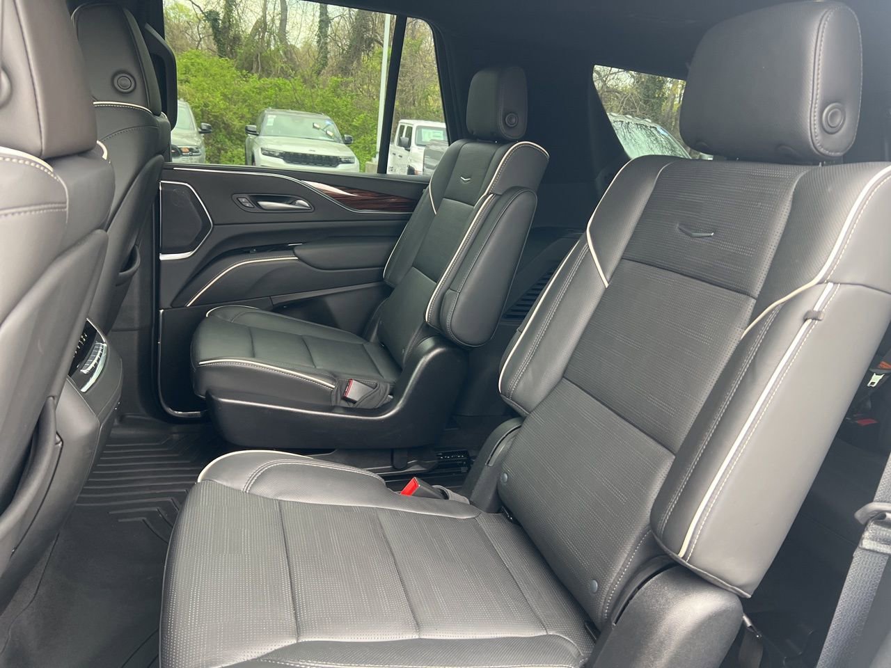 Used 2022 Cadillac Escalade Premium Luxury image 21