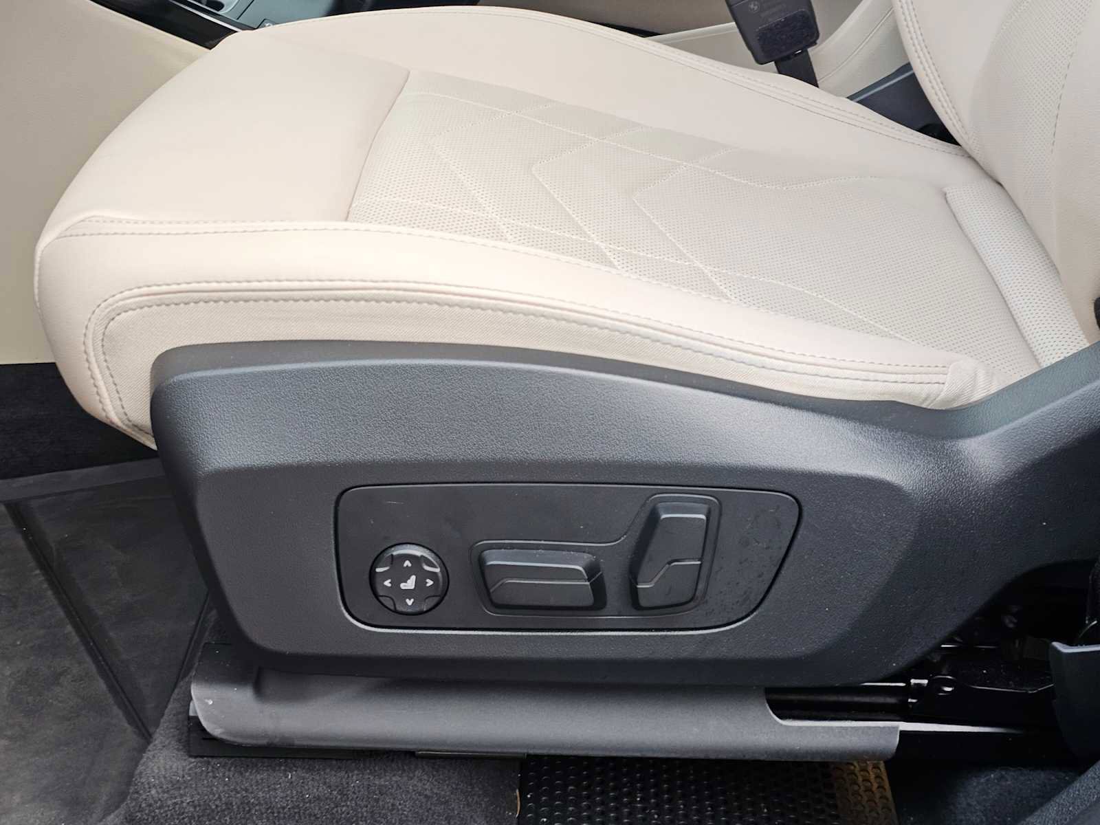 Used 2025 BMW X1 xDrive28i w/ Convenience Package image 24