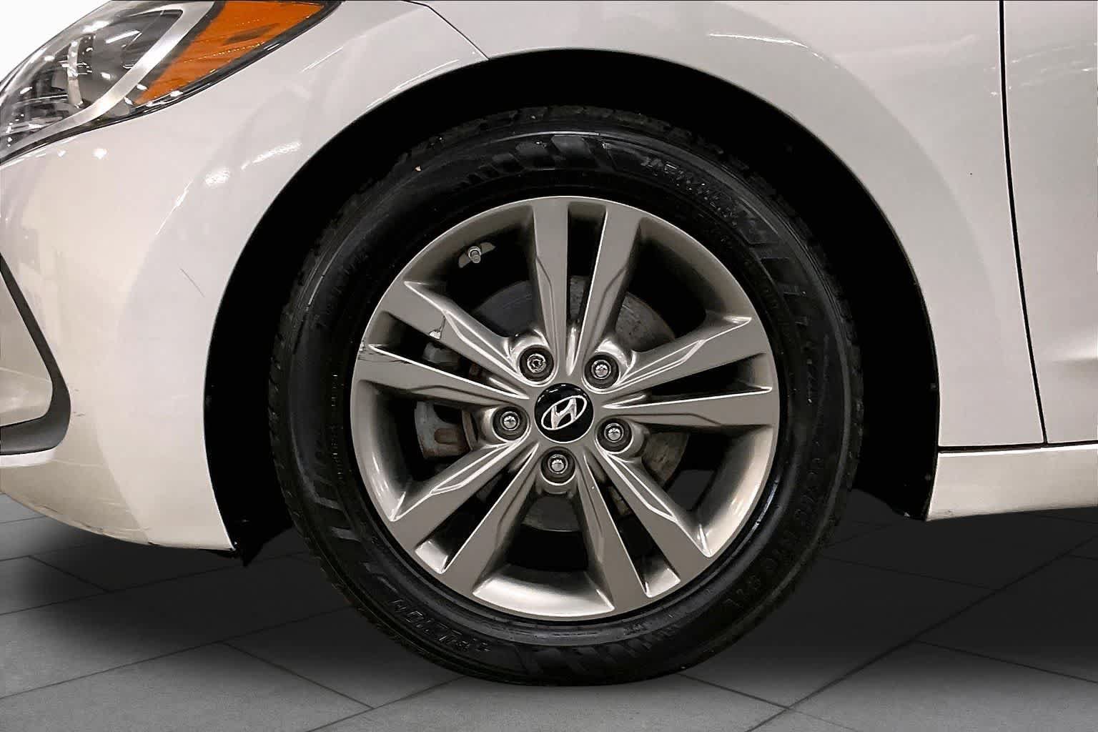 Used 2017 Hyundai Elantra SE FWD image 11