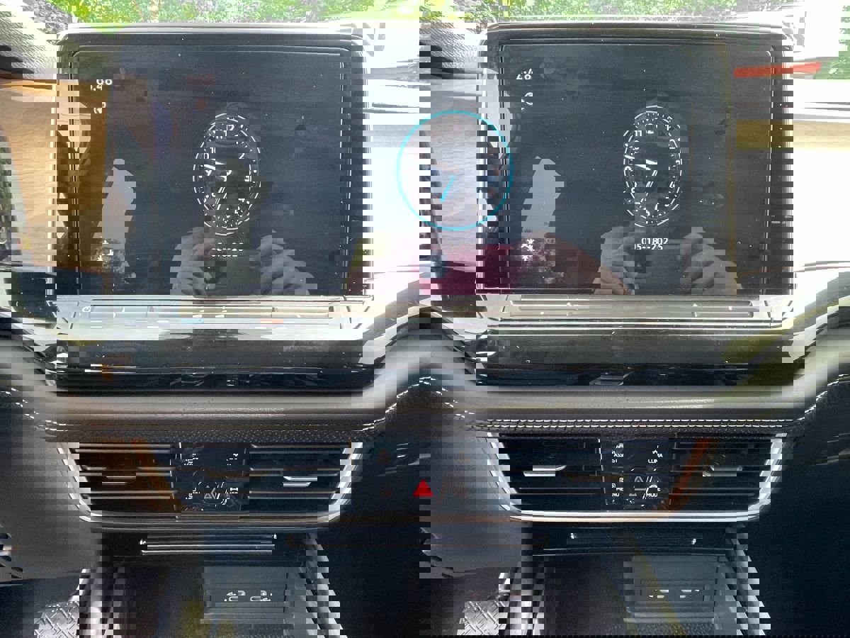 Used 2024 Volkswagen Atlas SE image 12