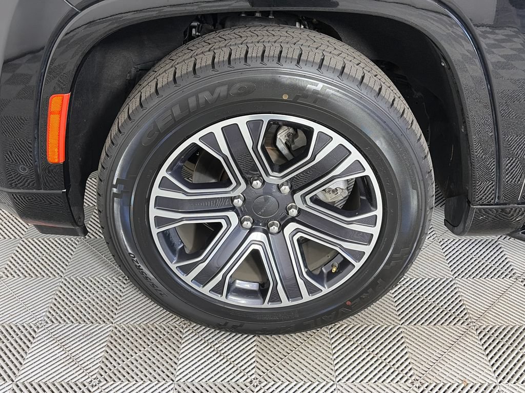 Used 2024 Jeep Wagoneer L Series II w/ Flexible Seating Group AWD/4WD image 8