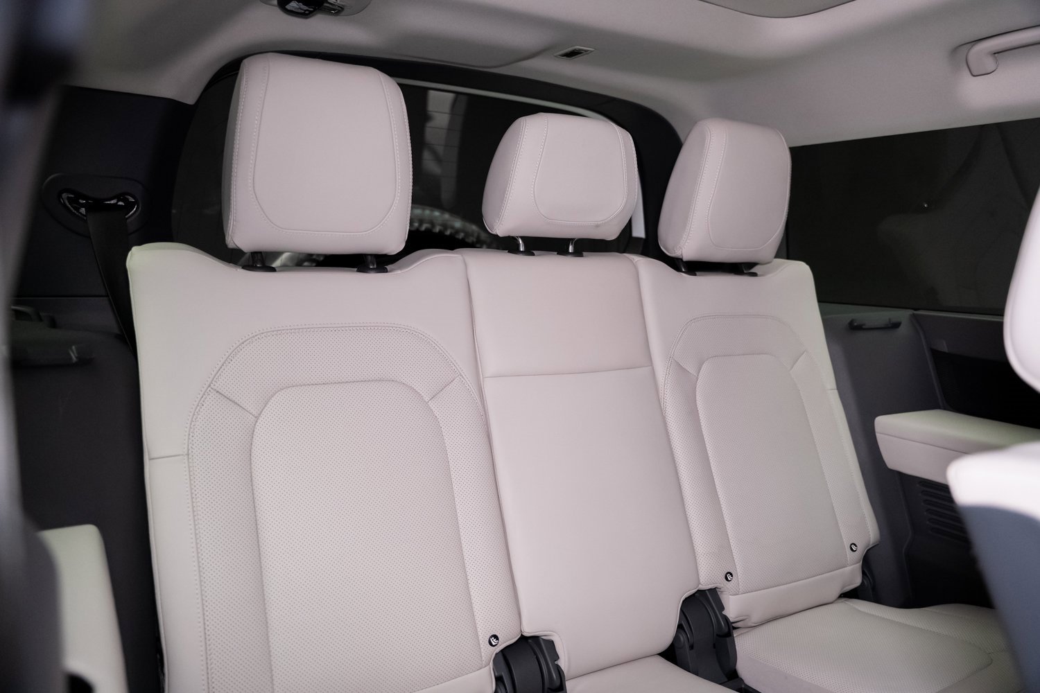 Used 2023 Land Rover Defender 130 First Edition image 67