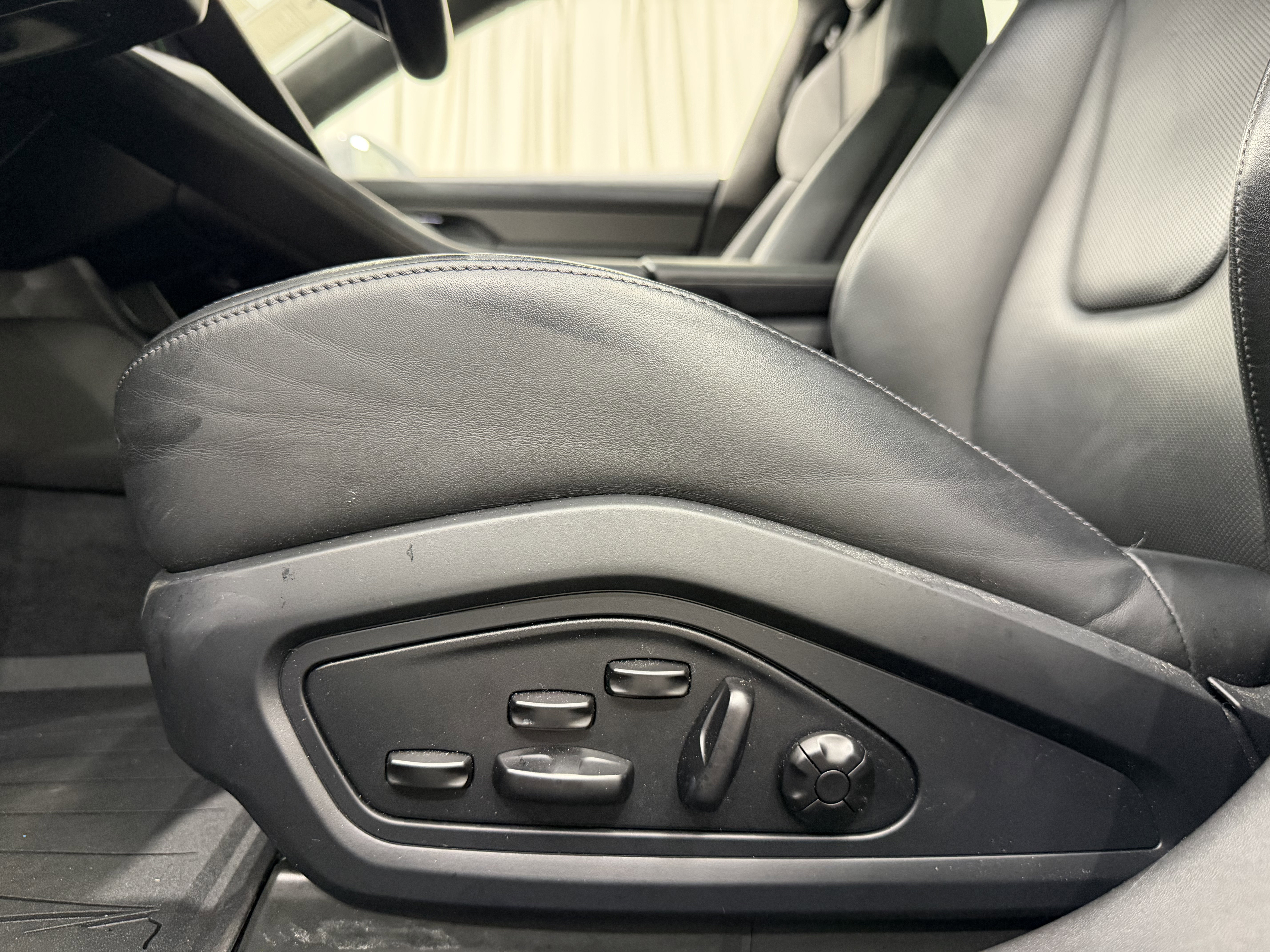 Certified 2021 Porsche Taycan Turbo S AWD/4WD image 39