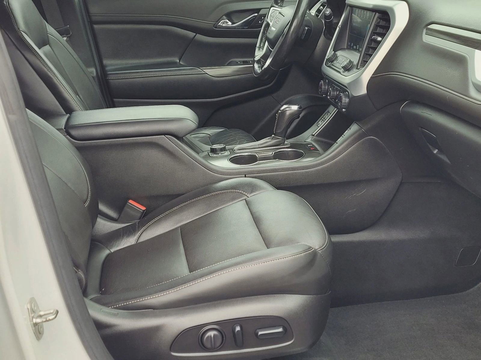 Used 2019 GMC Acadia SLT w/ LPO, Floor Liner Package image 13