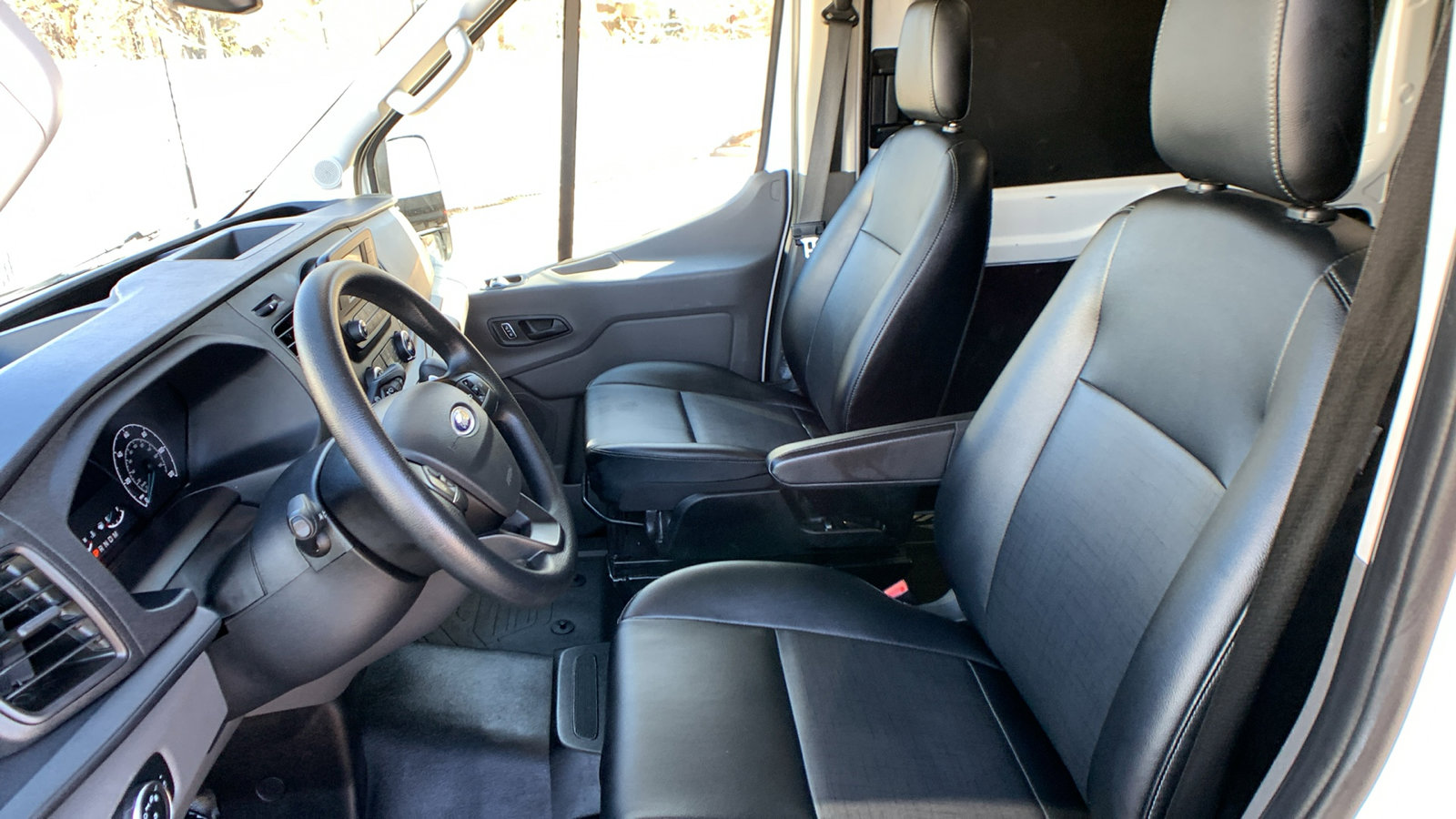 Used 2023 Ford Transit 250 Medium Roof AWD w/ Load Area Protection Package image 12