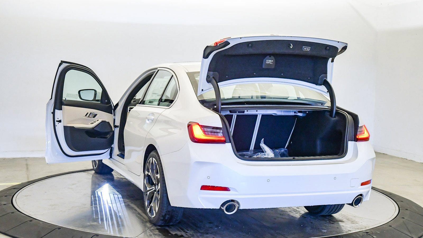 New 2026 BMW 330i xDrive Sedan w/ Premium Package image 26