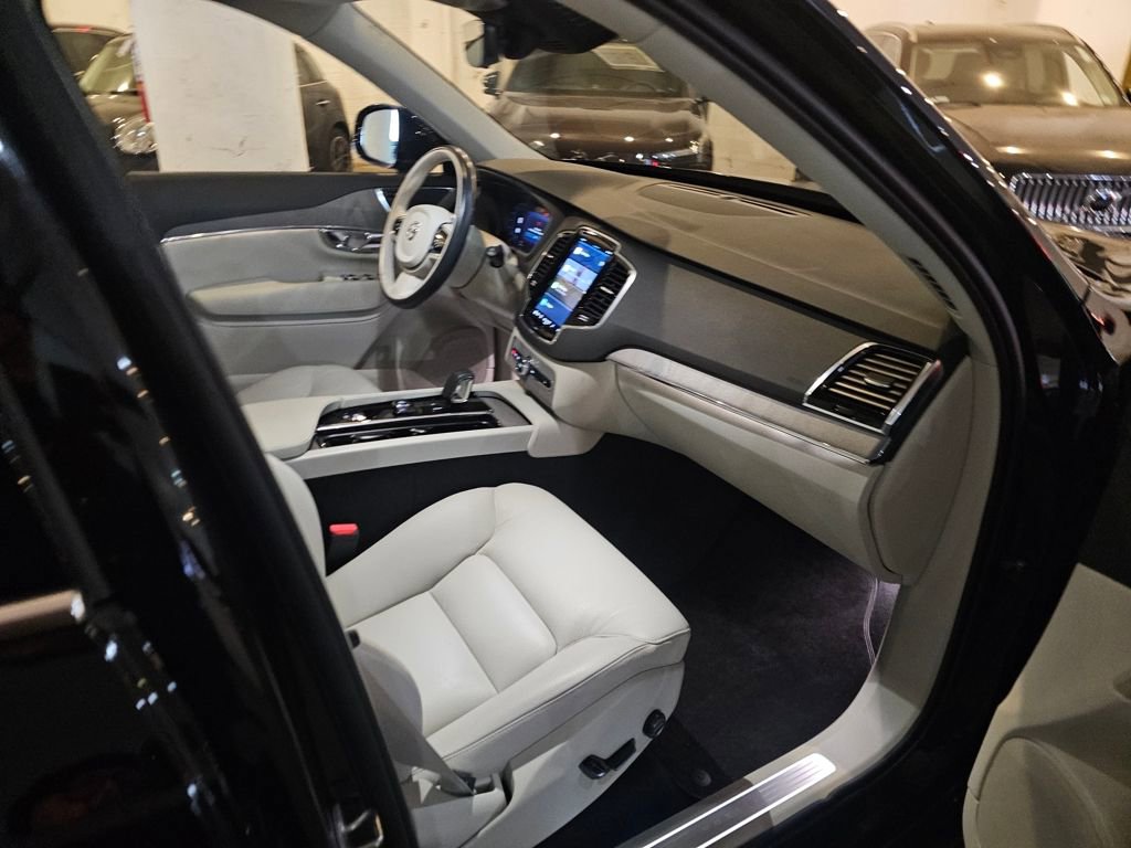Certified 2025 Volvo XC90 B6 Plus image 11
