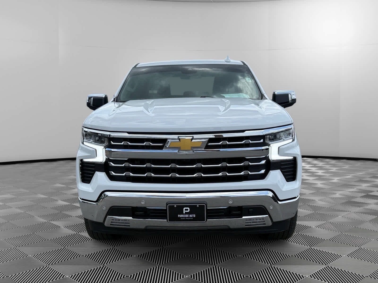Used 2025 Chevrolet Silverado 1500 LTZ AWD/4WD image 8