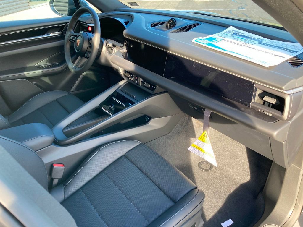 Used 2025 Porsche Macan 4S Electric image 32