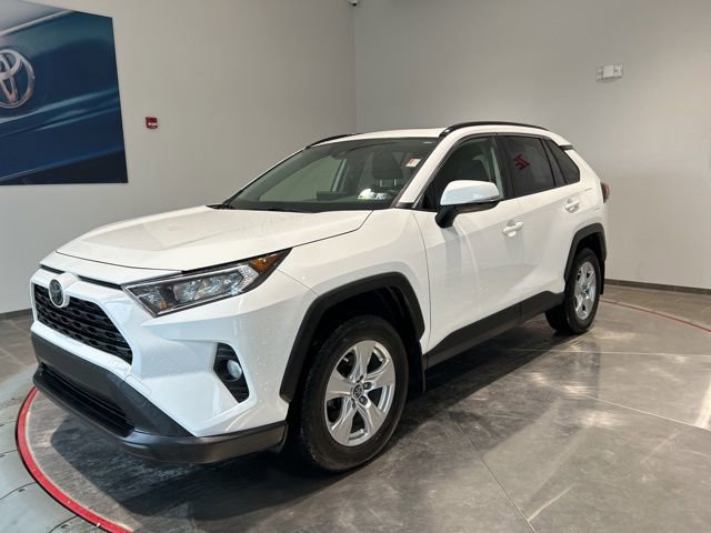 Used 2019 Toyota RAV4 XLE AWD/4WD image 2