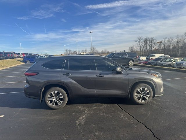 Certified 2022 Toyota Highlander XLE image 2