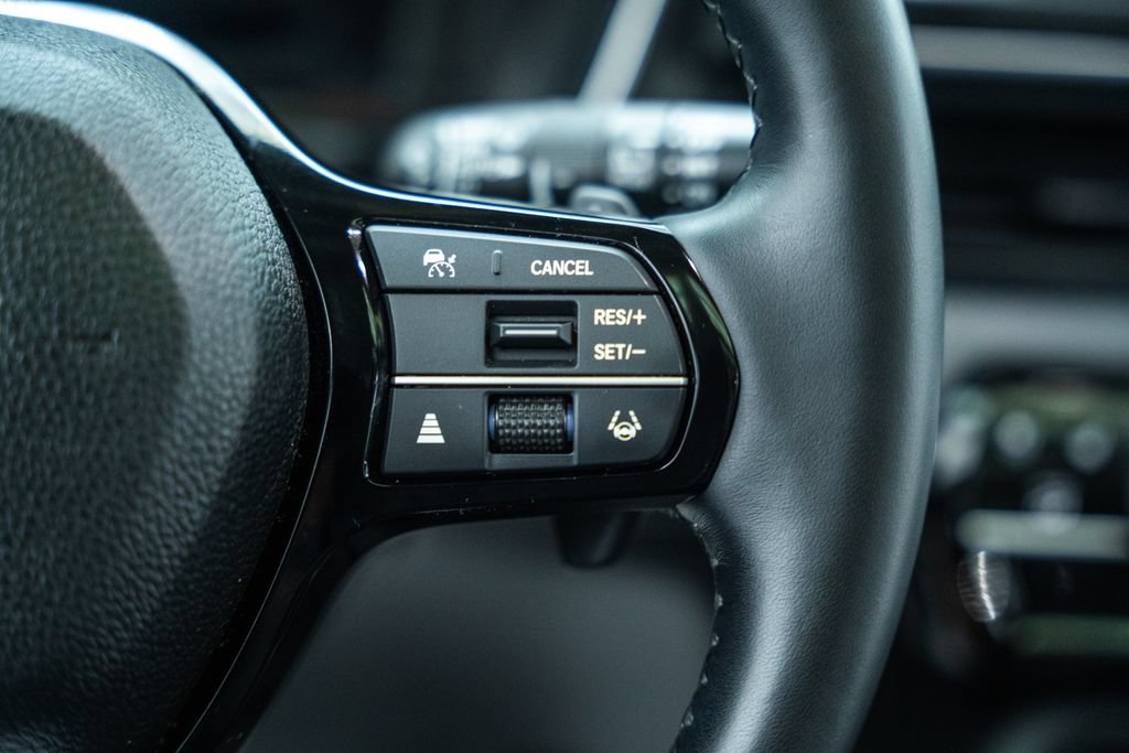 Used 2025 Honda Pilot Elite image 31