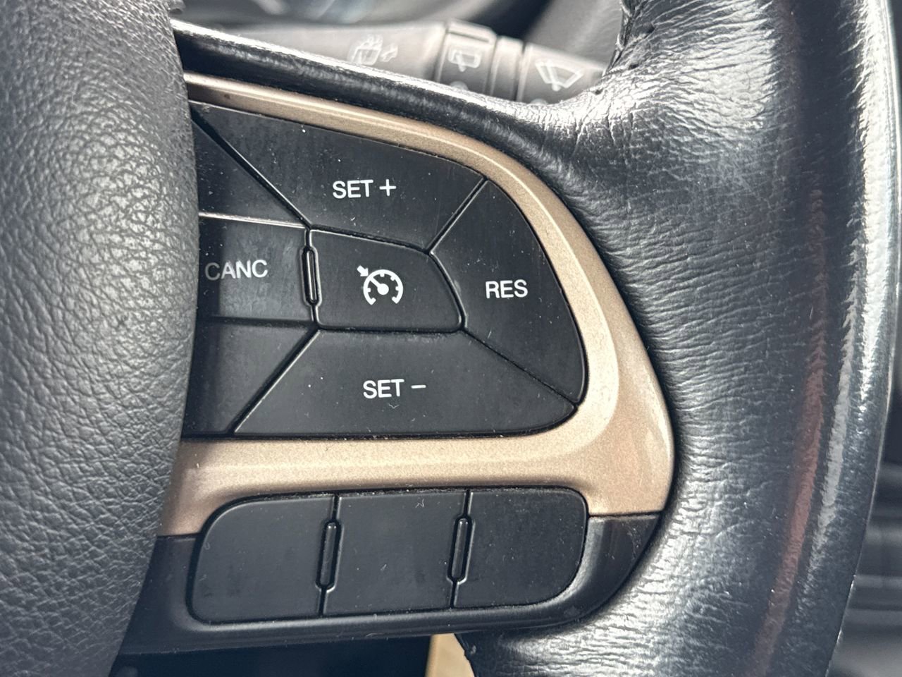 Used 2015 Jeep Renegade Latitude AWD/4WD image 24