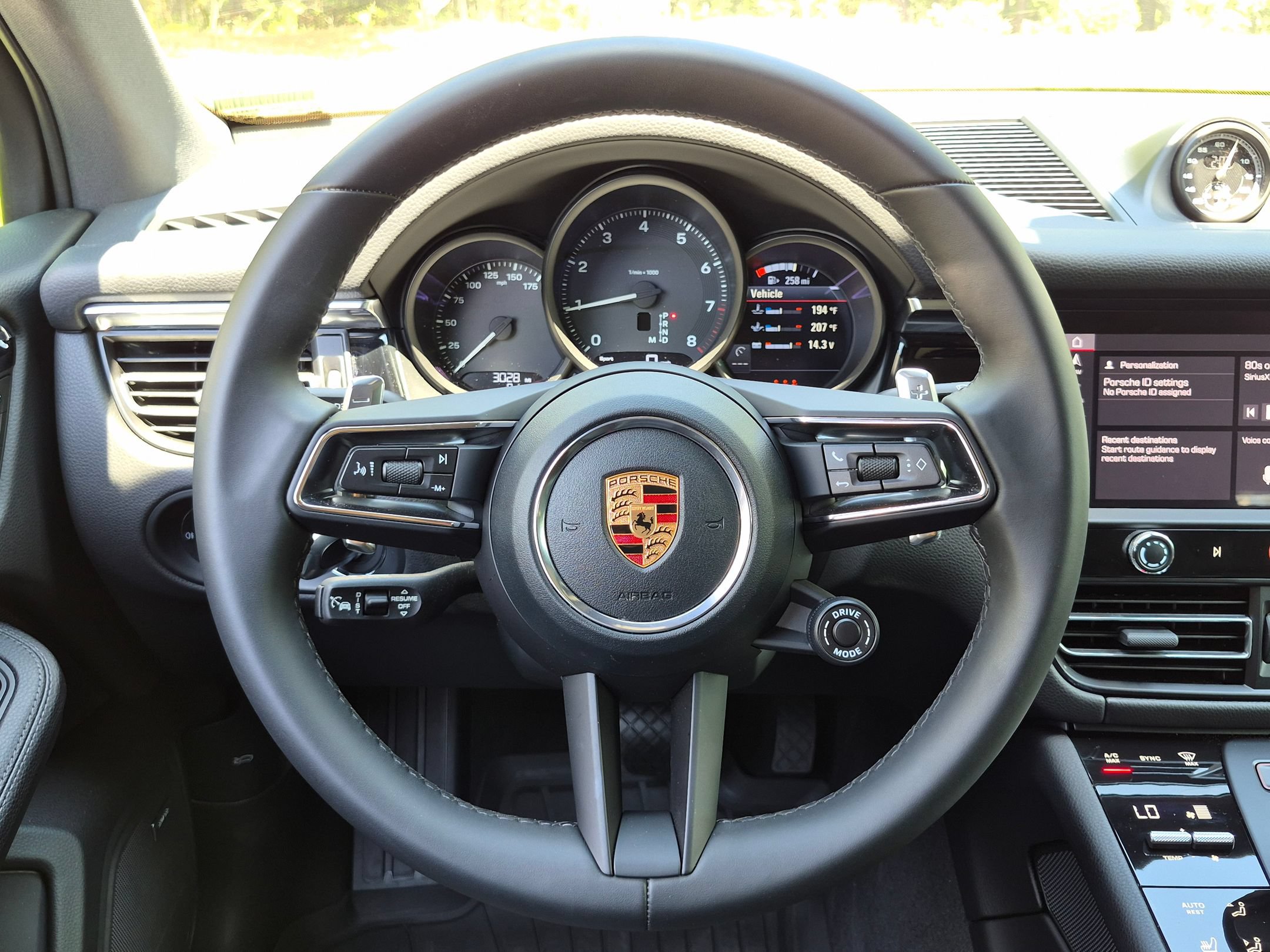 Certified 2026 Porsche Macan AWD/4WD image 8