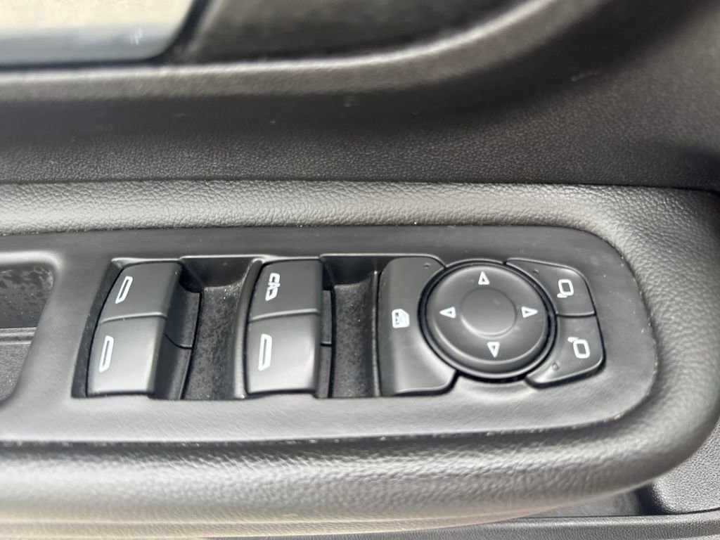 Used 2023 GMC Terrain SLE w/ Driver Convenience Package image 17