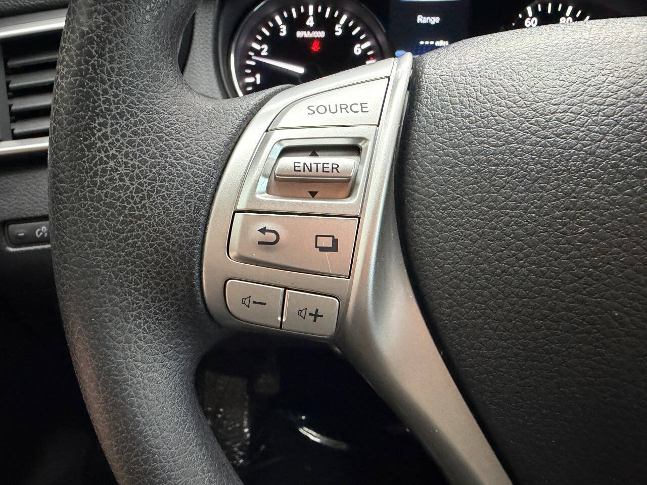 Used 2016 Nissan Rogue S AWD/4WD image 21