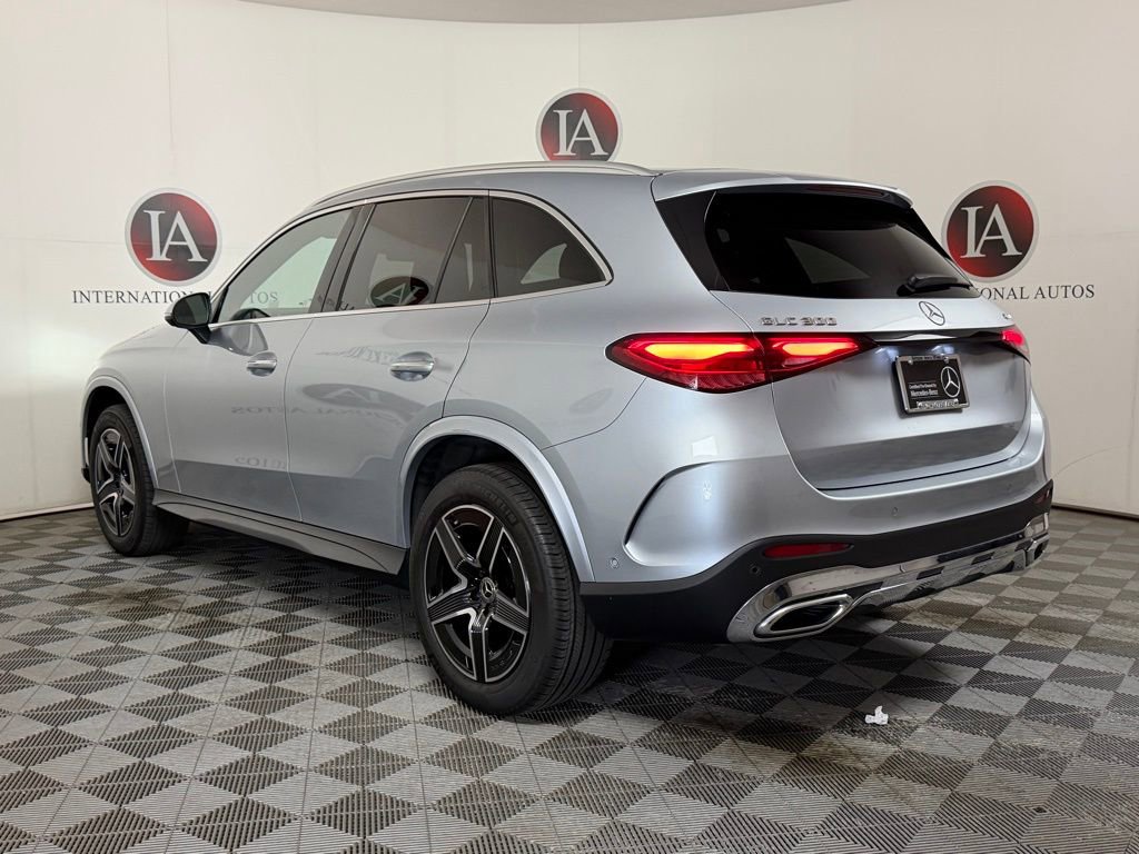 Used 2025 Mercedes-Benz GLC 300 4MATIC image 6