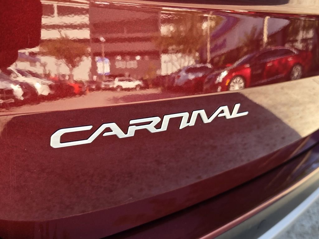 Used 2024 Kia Carnival LX image 12