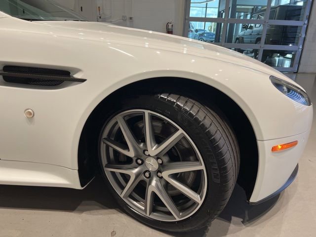 Used 2013 Aston Martin V8 Vantage Roadster image 4