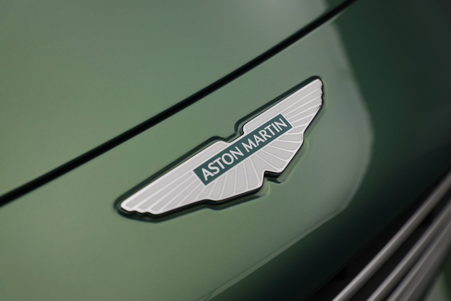 Used 2025 Aston Martin DB12 Convertible RWD image 36