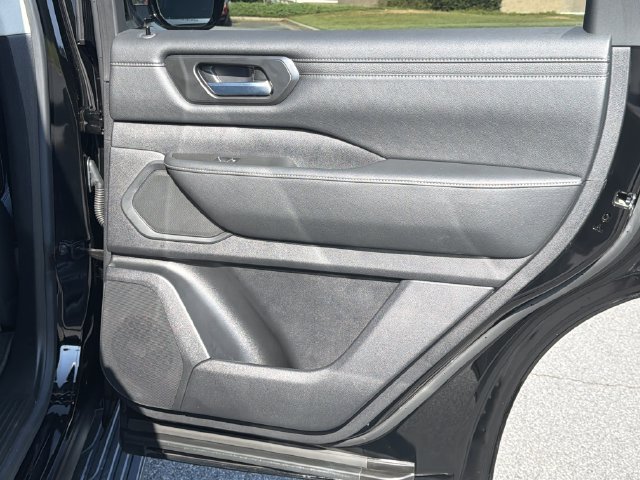 Certified 2025 Nissan Armada SV AWD/4WD image 19