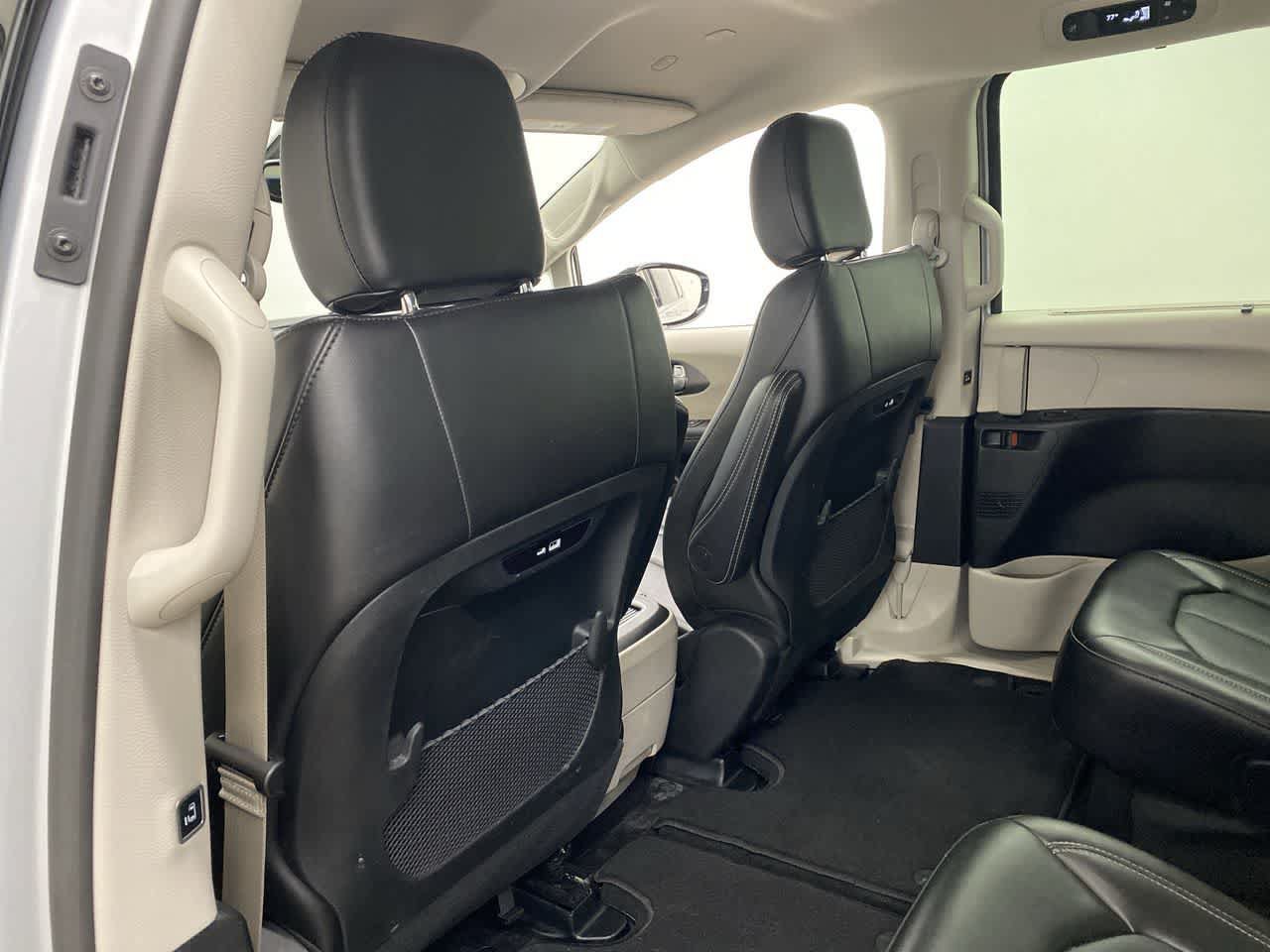Used 2024 Chrysler Pacifica Touring-L FWD image 15