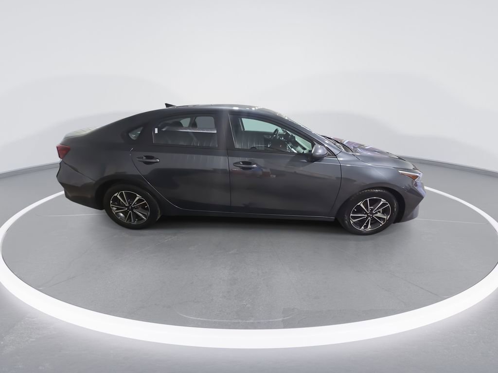 Used 2023 Kia Forte LXS image 9