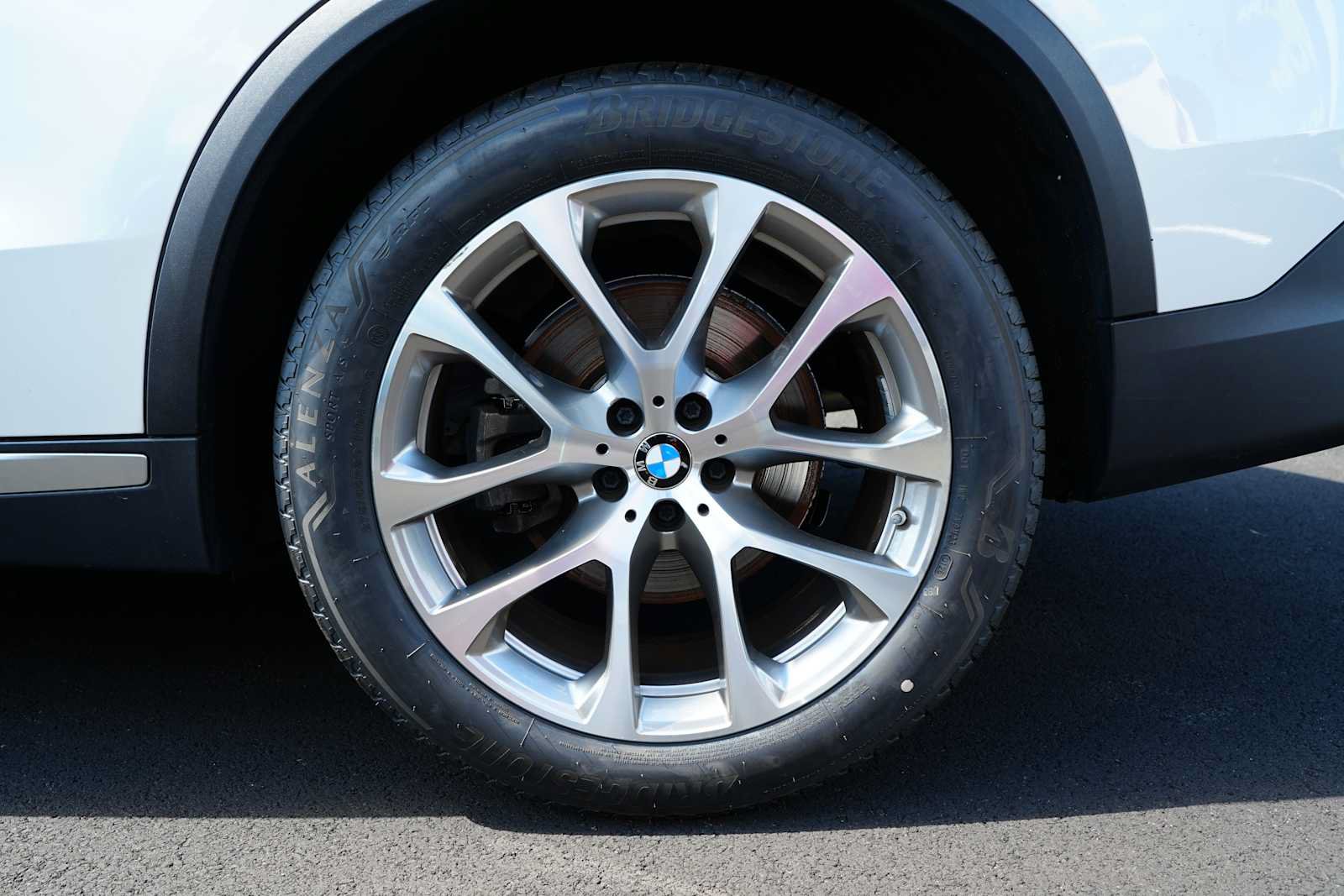Used 2023 BMW X5 xDrive40i w/ Climate Comfort Package AWD/4WD image 9