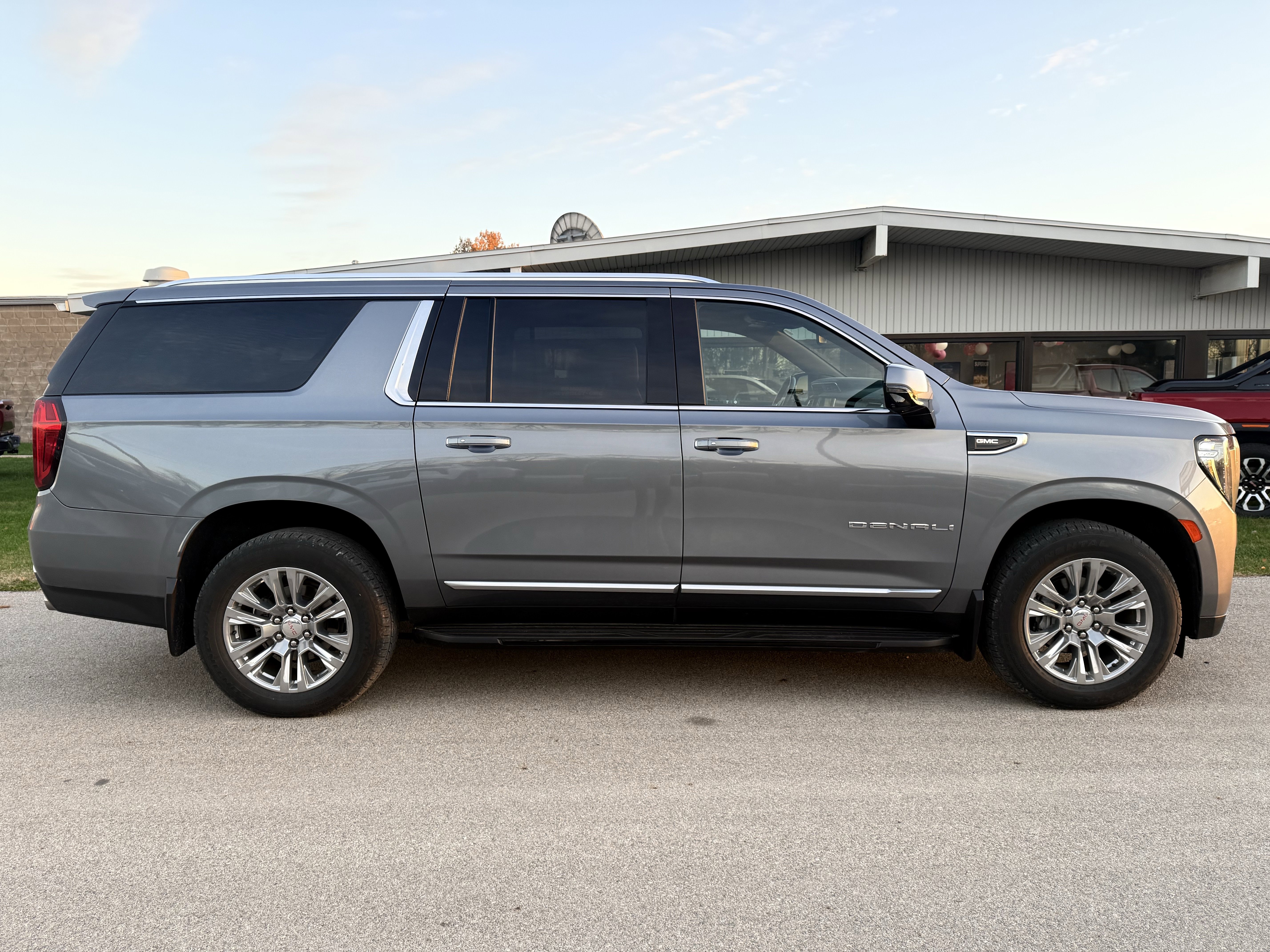 Certified 2022 GMC Yukon XL Denali image 7