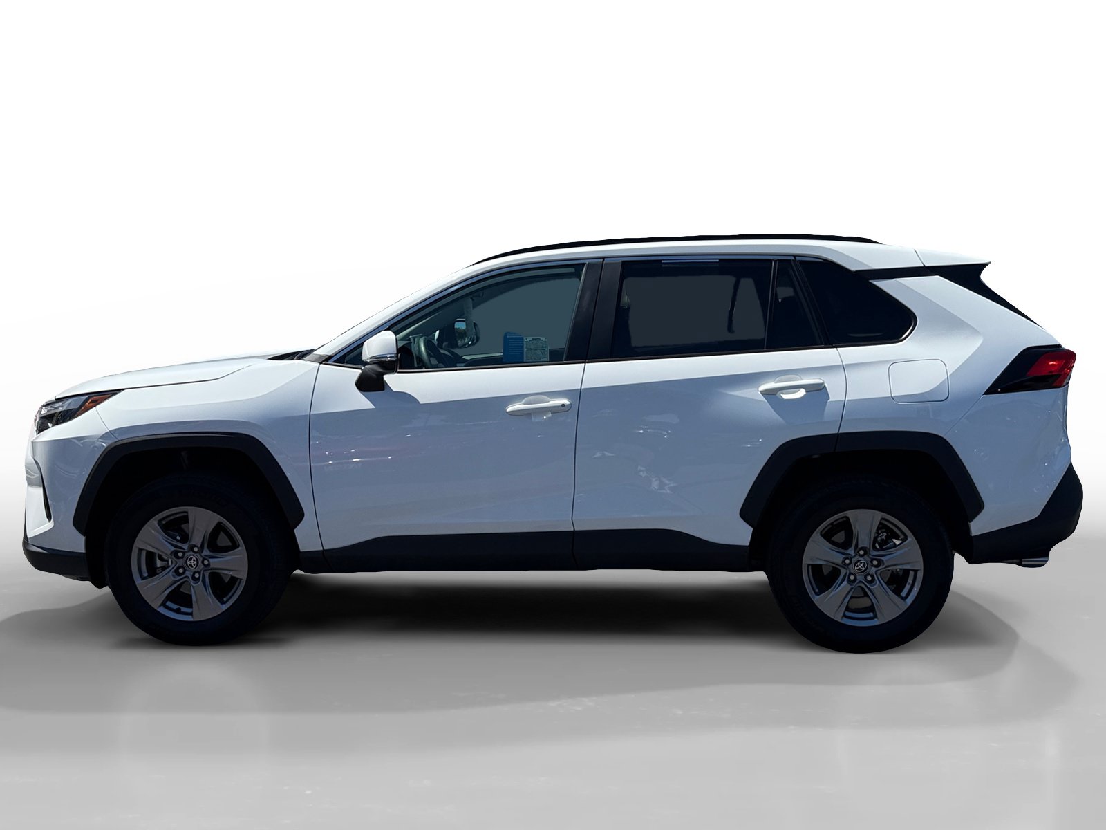 Used 2025 Toyota RAV4 XLE FWD image 2