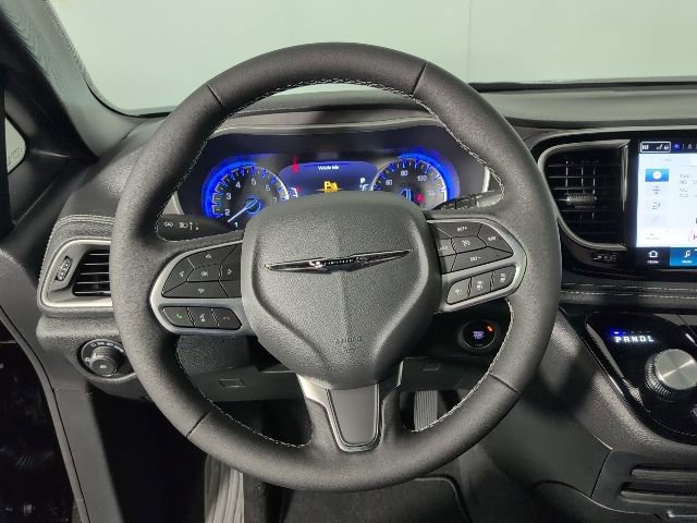 New 2026 Chrysler Pacifica Select FWD image 14