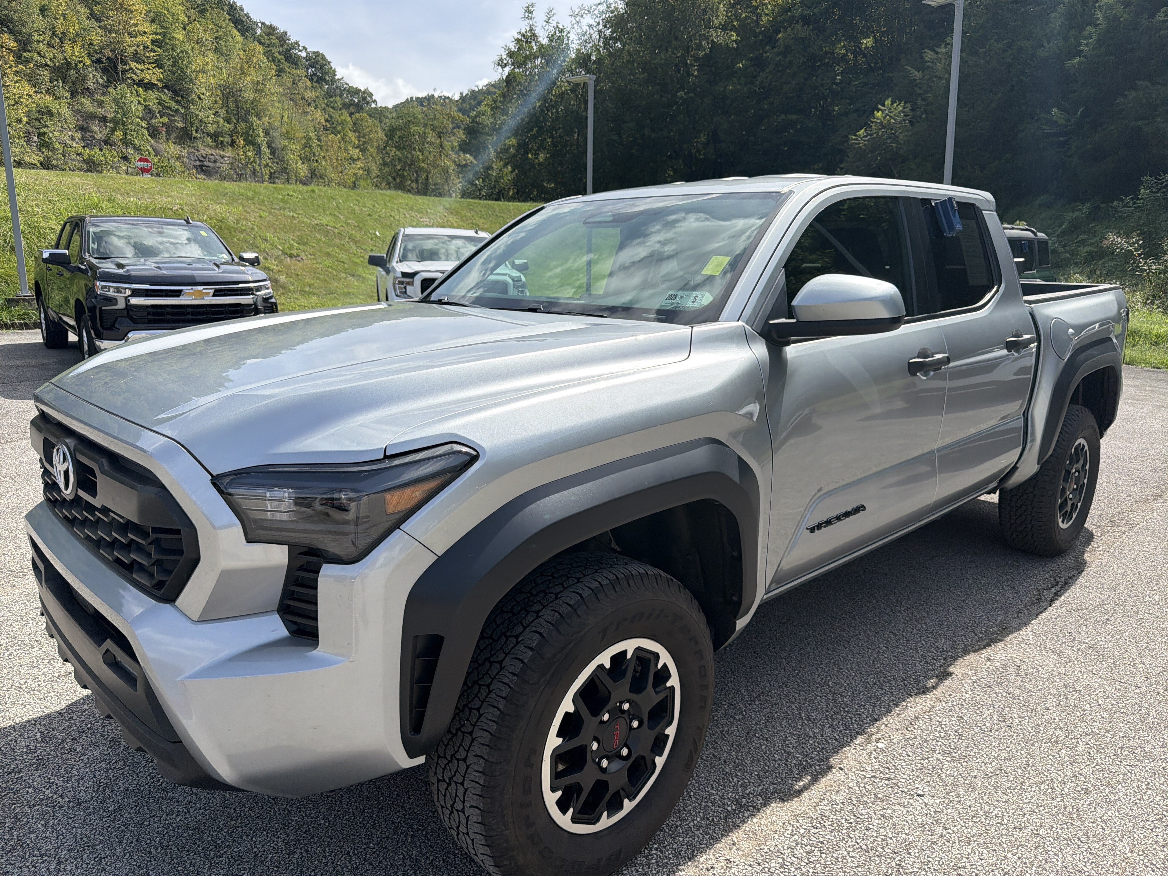 Used 2025 Toyota Tacoma TRD Off-Road AWD/4WD image 4