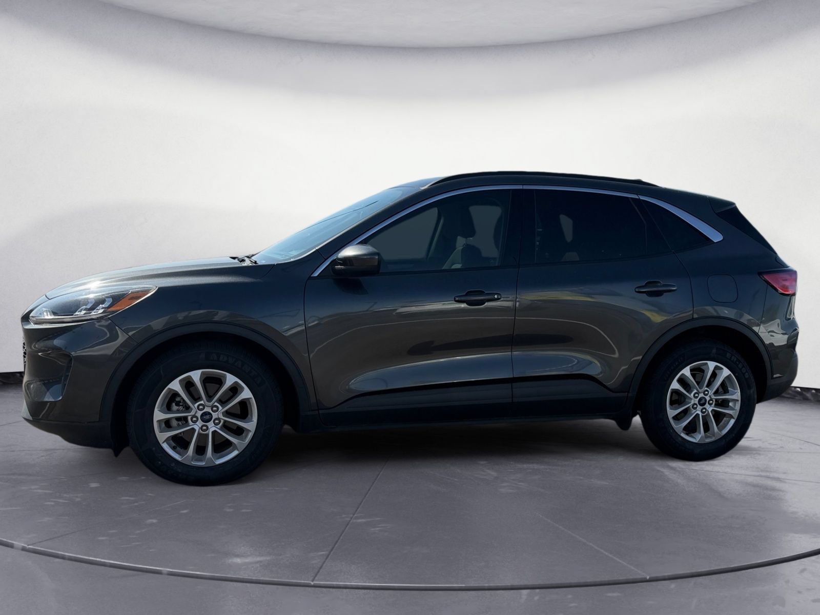 Used 2020 Ford Escape SE FWD image 3