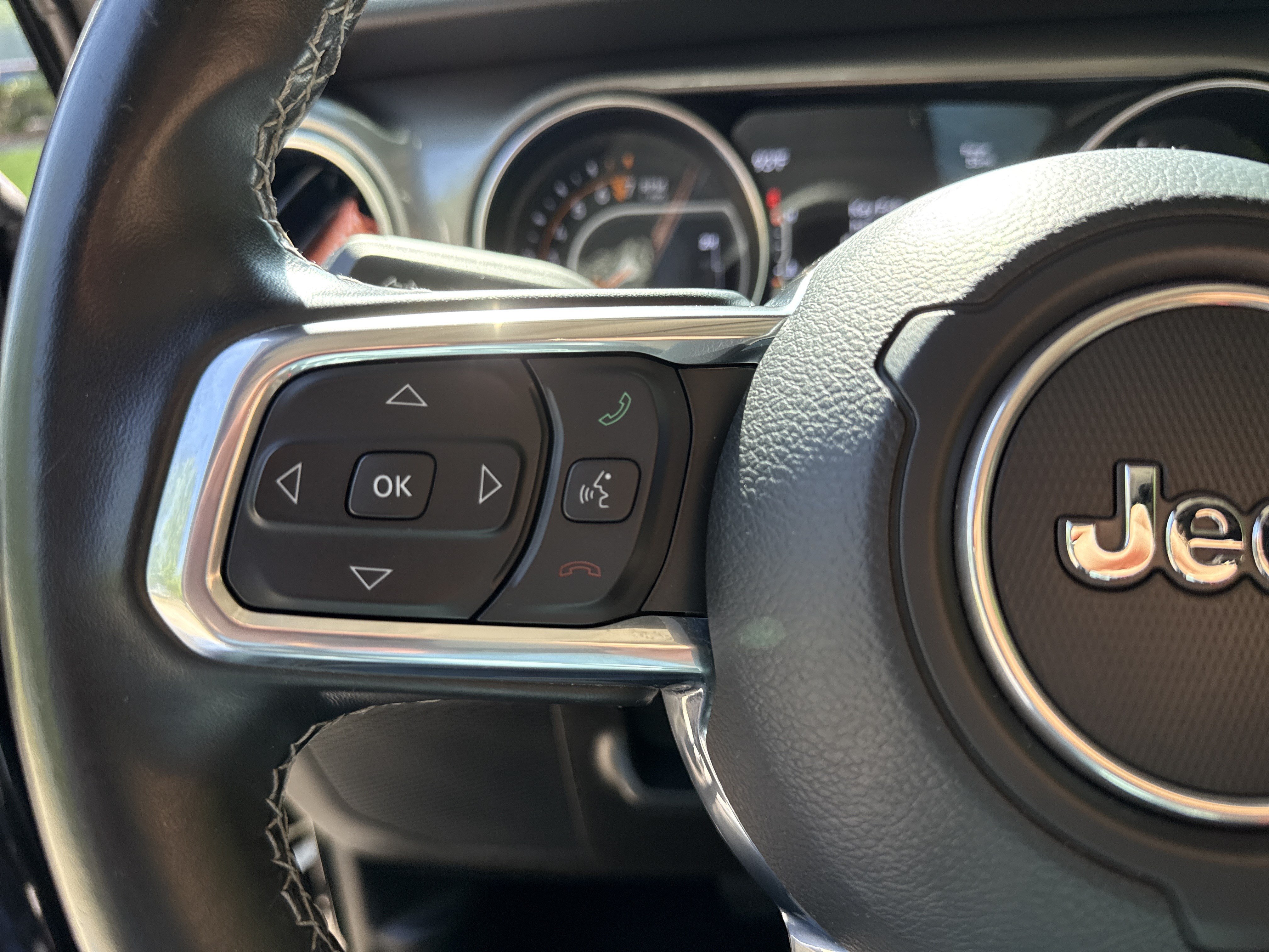 Used 2021 Jeep Gladiator Overland AWD/4WD image 25