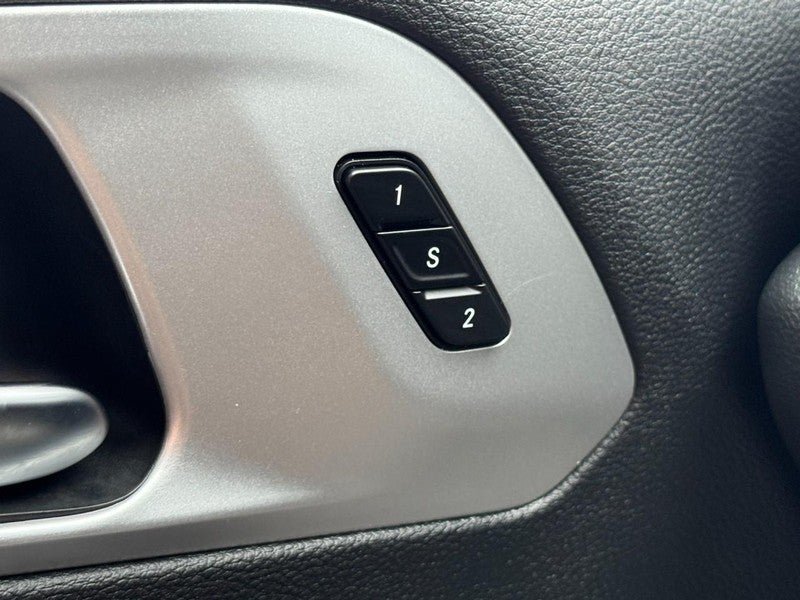 Used 2025 Chrysler Pacifica Limited FWD image 20