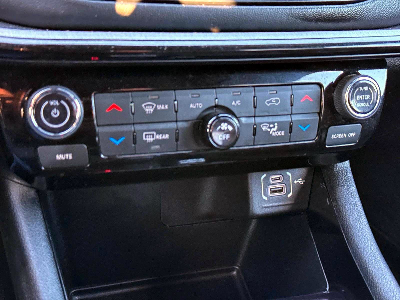 Used 2024 Jeep Compass Limited w/ High Altitude Package image 19