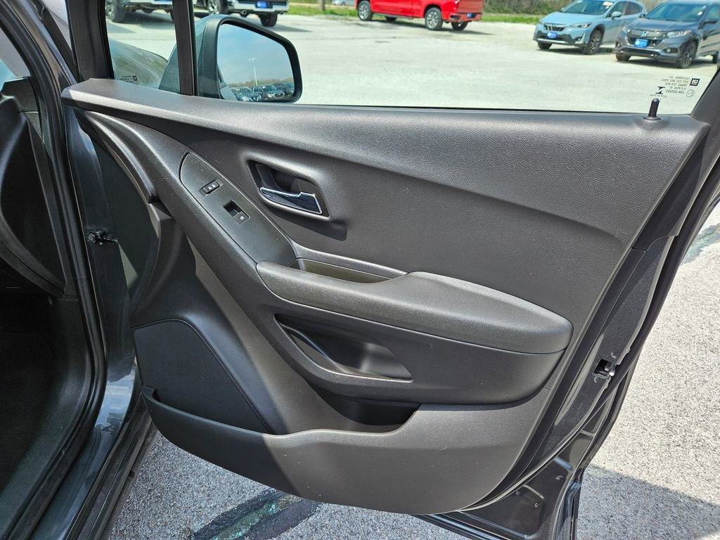 Used 2020 Chevrolet Trax LS w/ Tint and Cruise Package FWD image 30