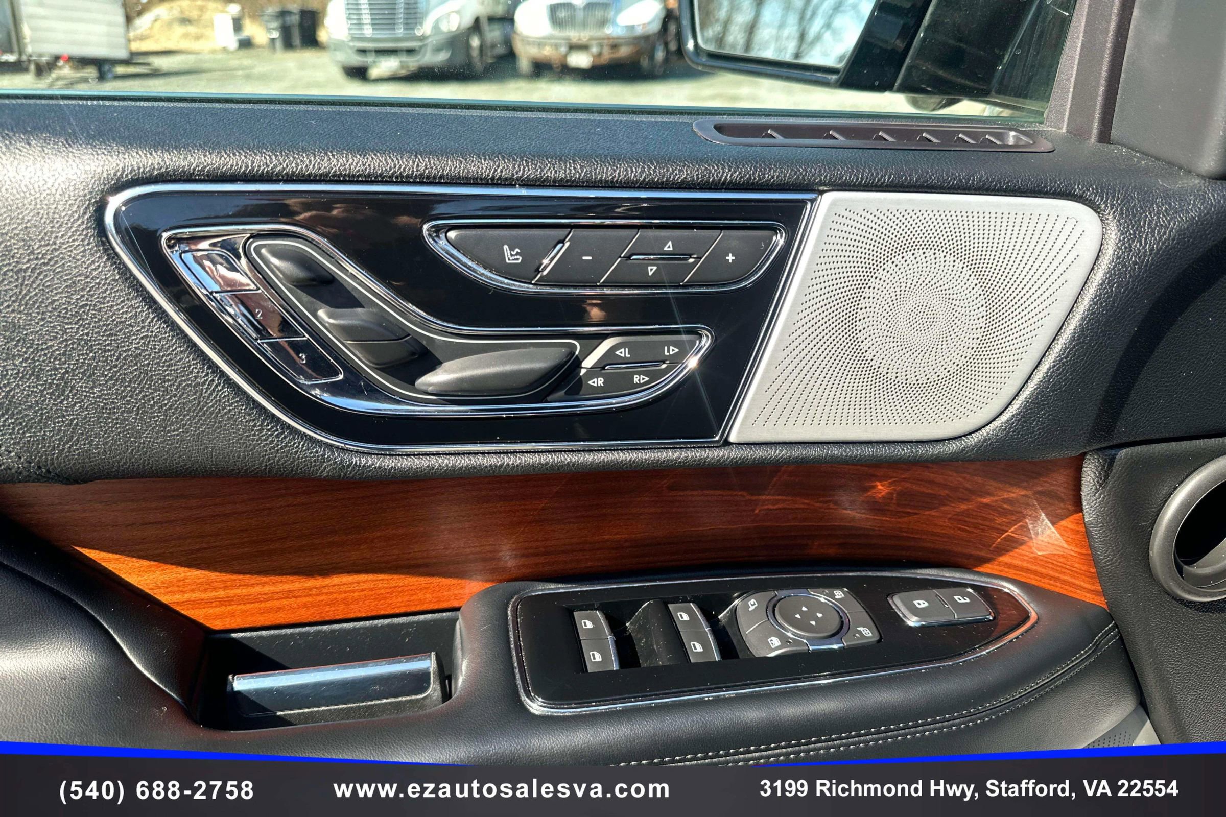Used 2019 Lincoln Navigator Reserve AWD/4WD image 18